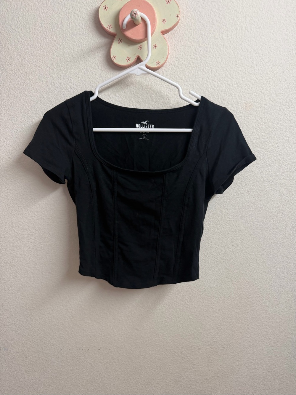 Hollister Black Short-Sleeve Scoop Neck Crop Top